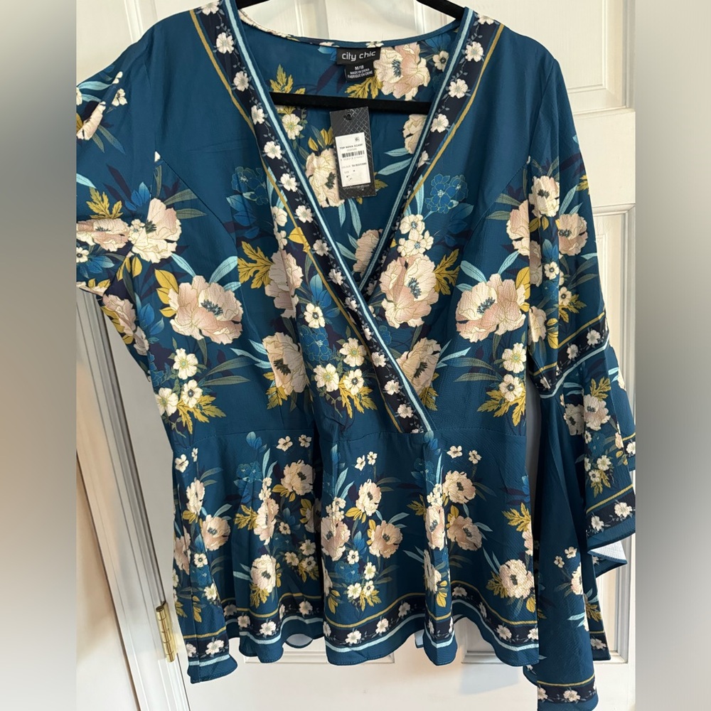 Floral blue vneck top